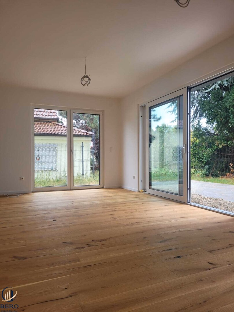 Wohnsalon mit Zugang in den Garten